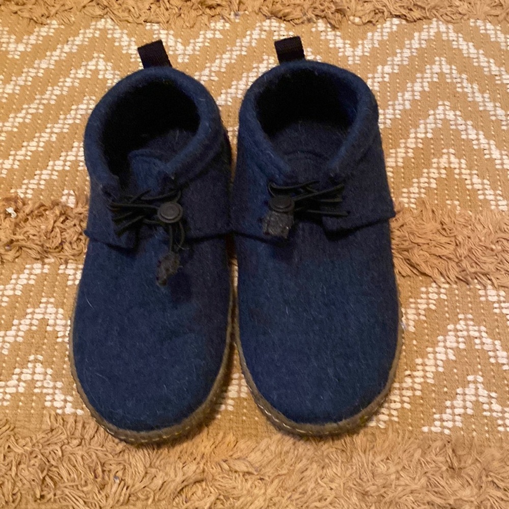 Kyrgies wool shoes 4for$10